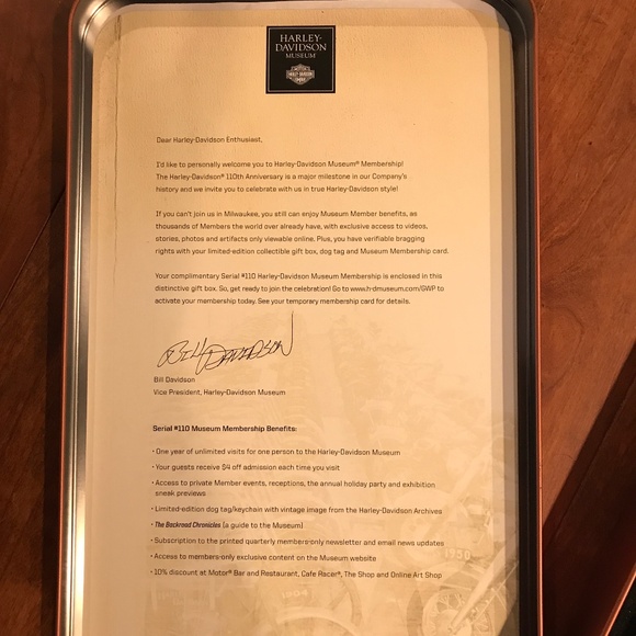 HARLEY-DAVIDSON MUSEUM 2013 110TH ANNIVERSARY TIN WITH KEY CHAIN AND BOOKLET - Picture 4 of 9